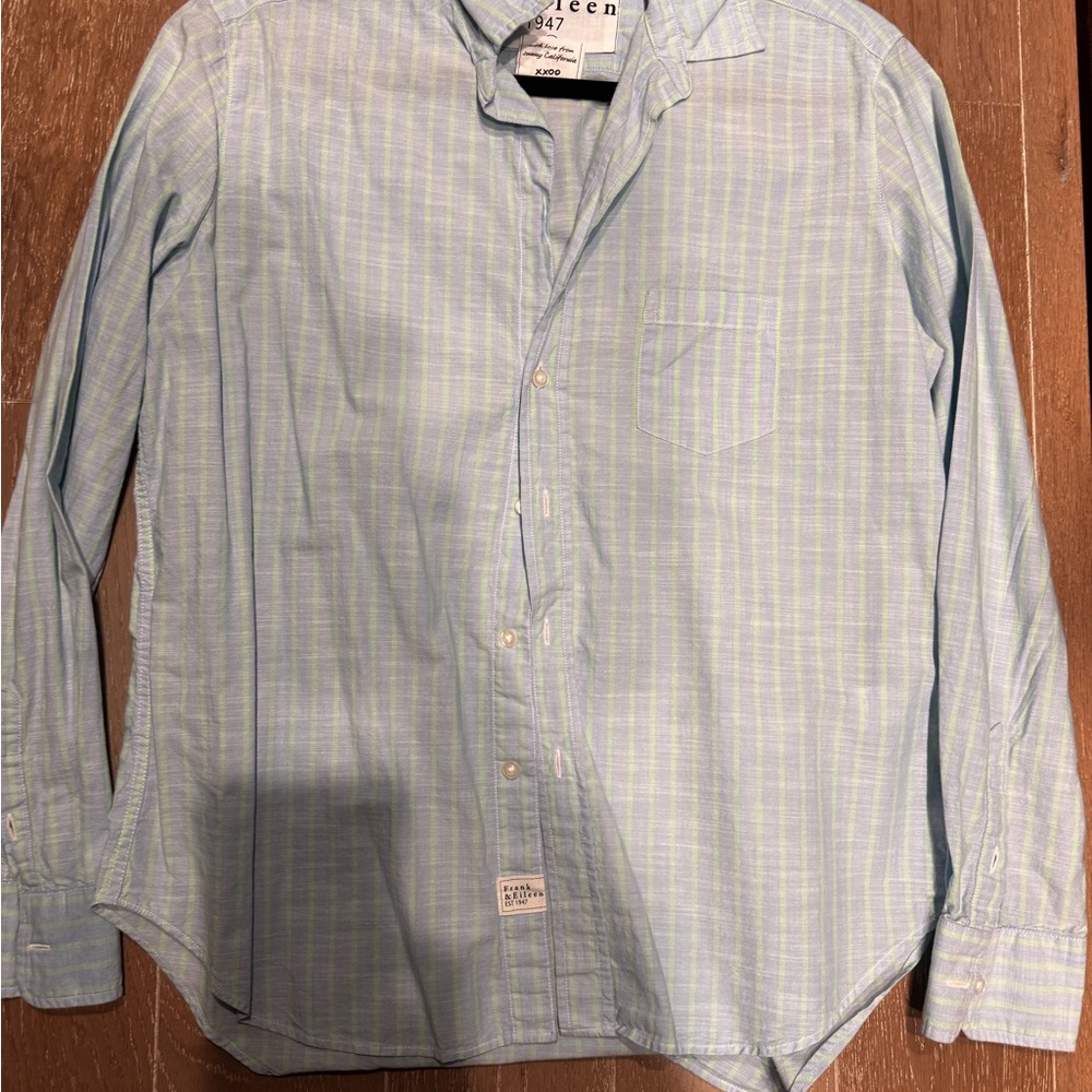 Frank & Eileen Light blue Button down